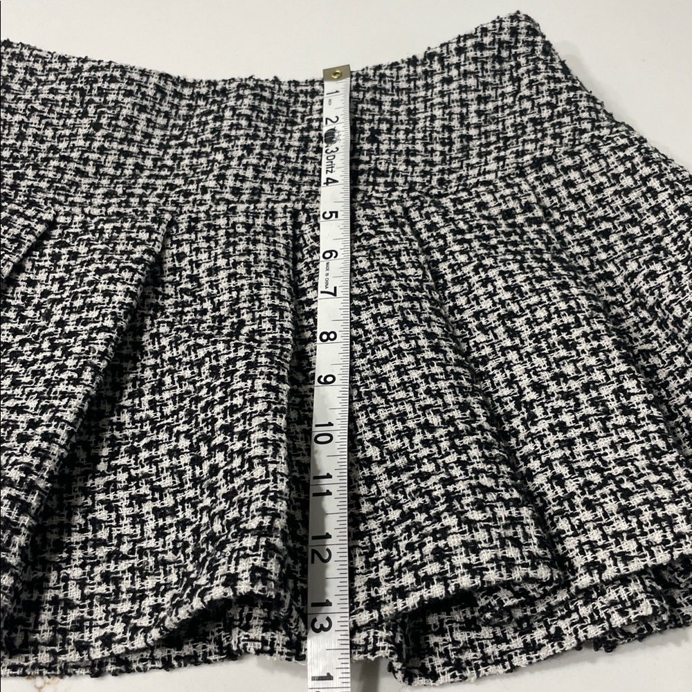 H&M Black & White Textured Pleated Skirt | 2 - Picture 8 of 8